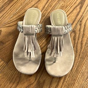 NINE WEST sandals - size 6 - slip on flats - cool style! taupe beige tan brown